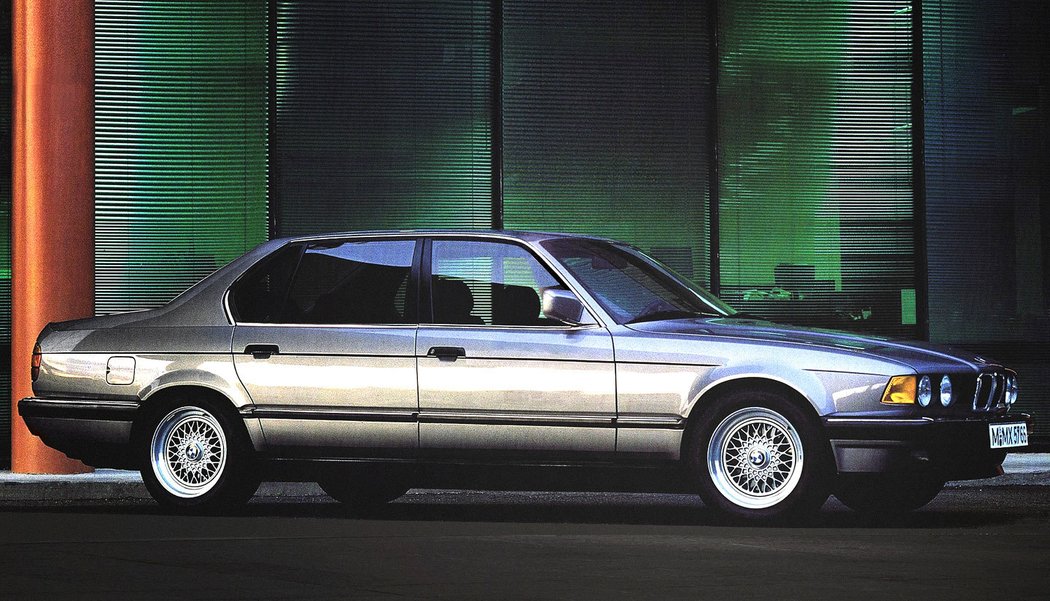 BMW řady 7 (E32) (1987)