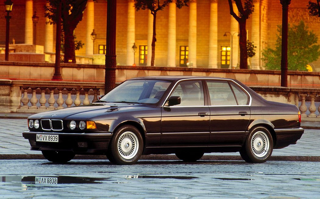 BMW řady 7 (E32) (1987)