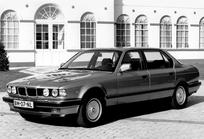 BMW řady 7 (E32) (1987)