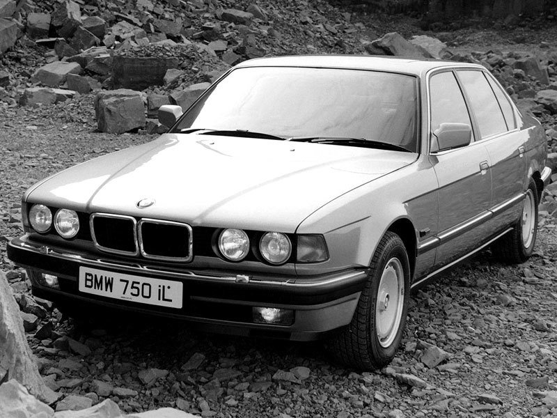 BMW řady 7 (E32) (1987)