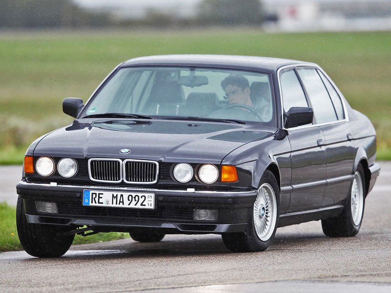 BMW řady 7 (E32) (1987)