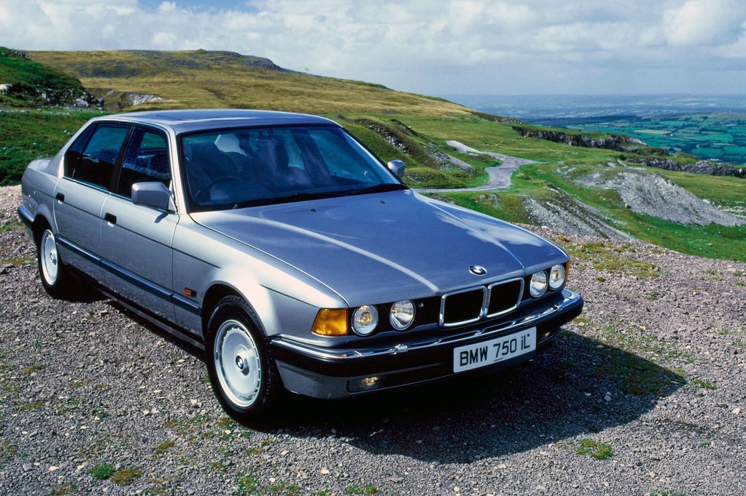 BMW řady 7 (E32) (1987)