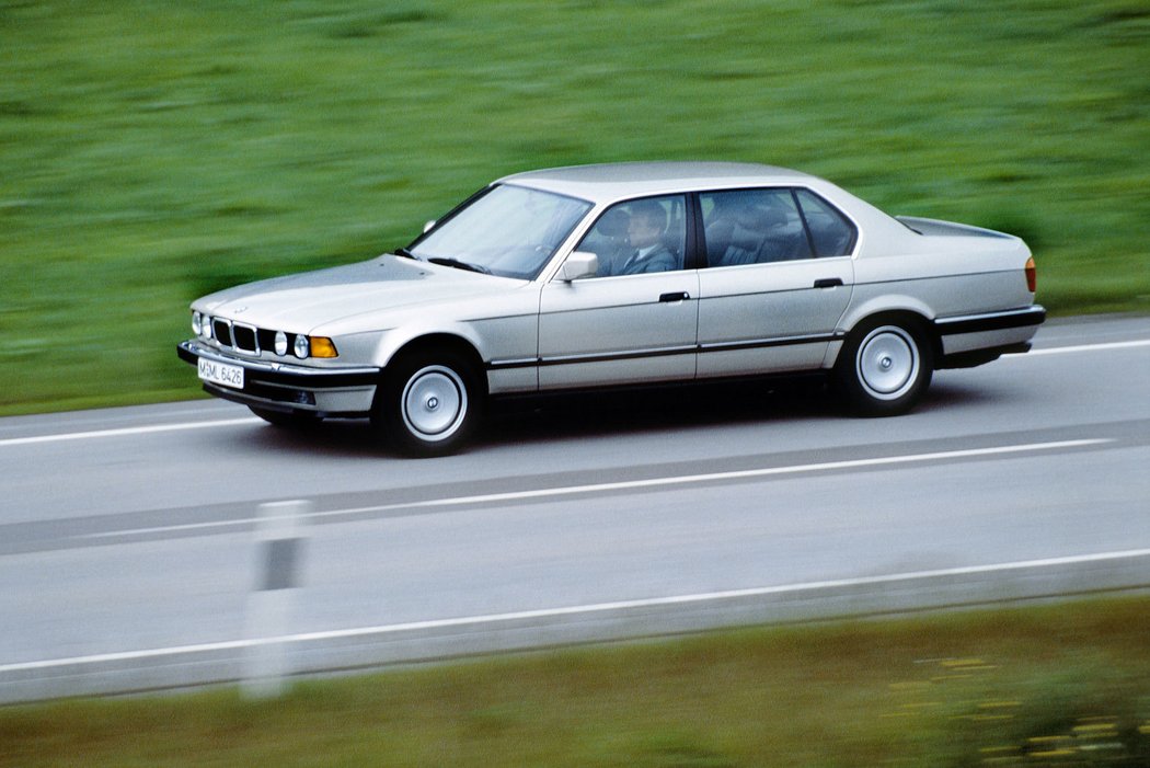 BMW řady 7 (E32) (1987)