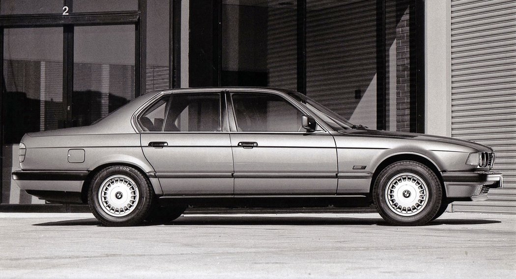 BMW řady 7 (E32) (1987)