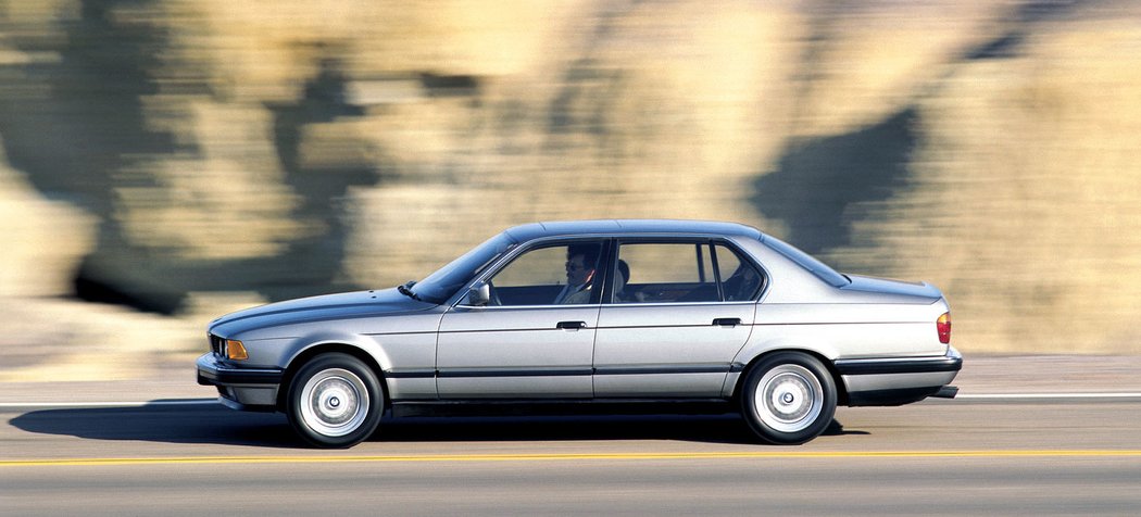 BMW řady 7 (E32) (1987)