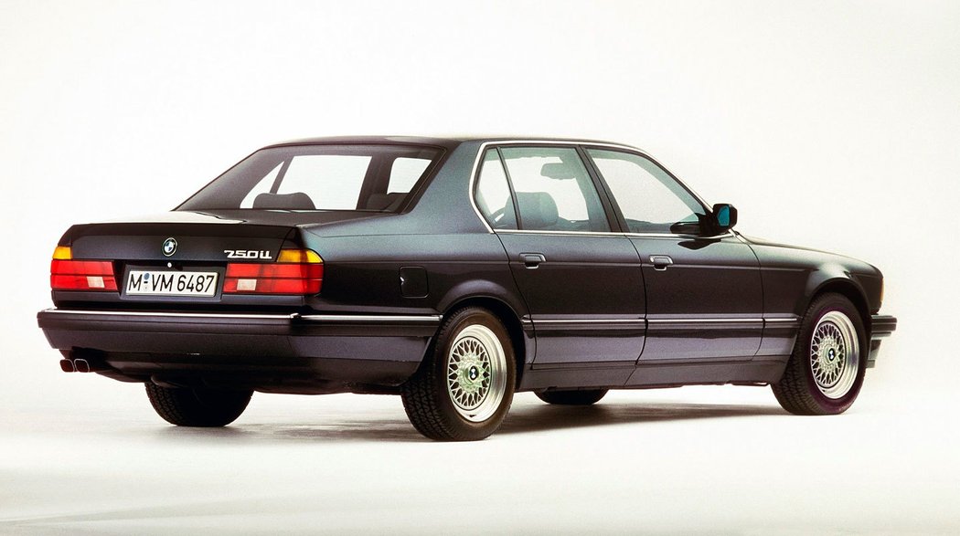 BMW řady 7 (E32) (1987)