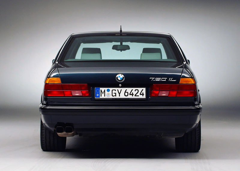 BMW řady 7 (E32) (1987)