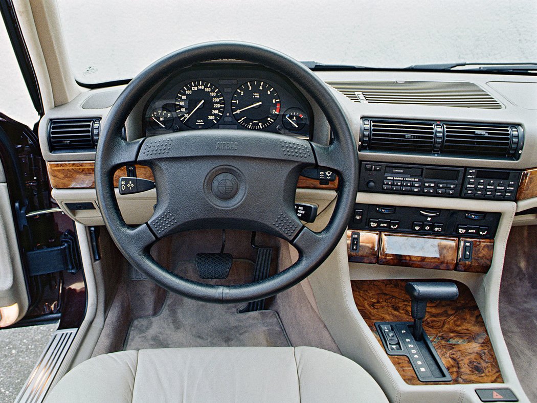 BMW řady 7 (E32) (1992)