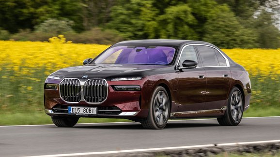 TEST BMW 750e xDrive – Nejlepší podvozek současnosti?