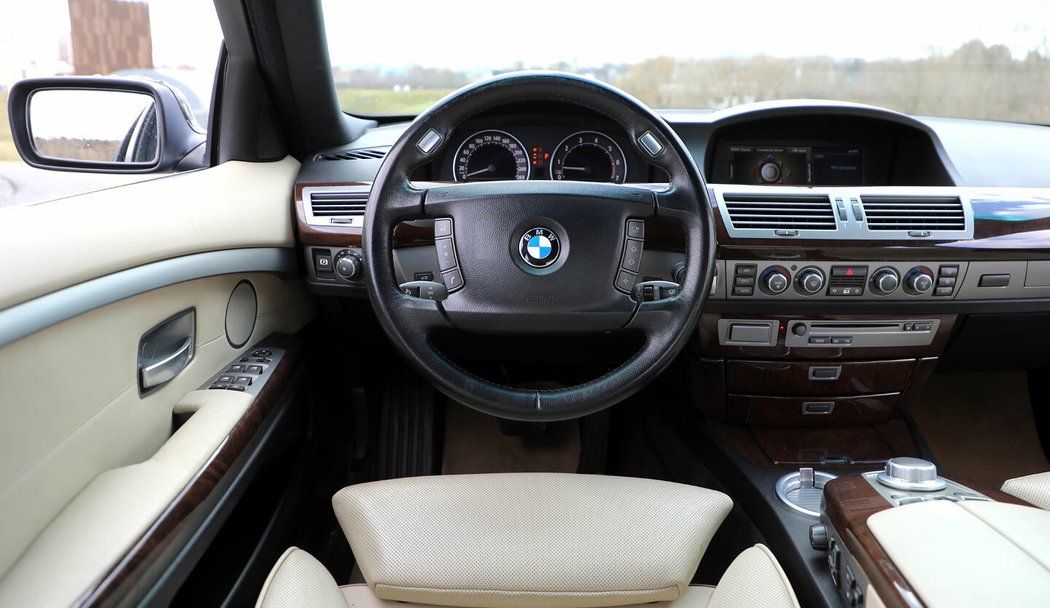 BMW E65 bylo první s ovládáním i-Drive