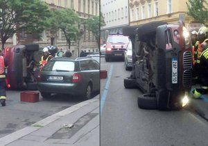 Luxusní BMW v úterý ráno zablokovalo Lublaňskou ulici na Vinohradech.