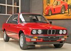 Šíleně drahé BMW 323i E30 z roku 1985. Neujelo skoro nic