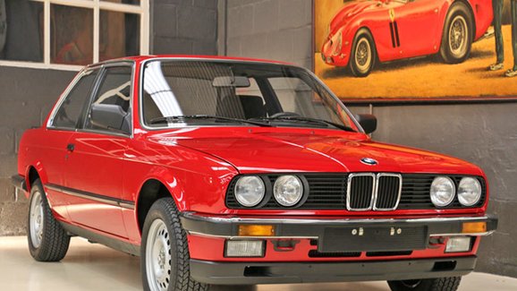 Šíleně drahé BMW 323i E30 z roku 1985. Neujelo skoro nic