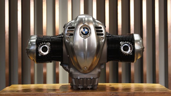 BMW Motorrad představuje obrovský dvouválec Big Boxer pro model R 18 