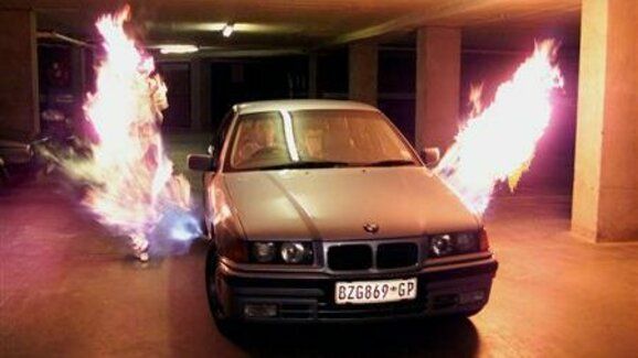 BMW vybavené plamenometem? Ochrany před únosy se prodaly stovky kusů