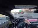 Nehoda BMW M4 v hustém provozu v New Yorku