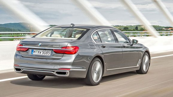 BMW 7 dostalo dvakrát přeplňovaný turbodiesel, stojí 2.606.500 Kč