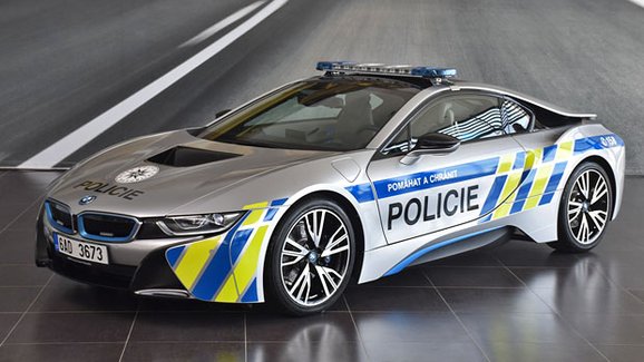 Policie ČR dostala BMW i8. Půl roku bude brázdit silnice jižní Moravy!