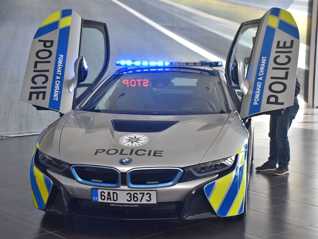 BMW i8 pro Policii ČR