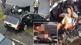 BMW skončilo po nehodě vejpůl: Řidič zemřel, pasažérka si upravovala make-up!