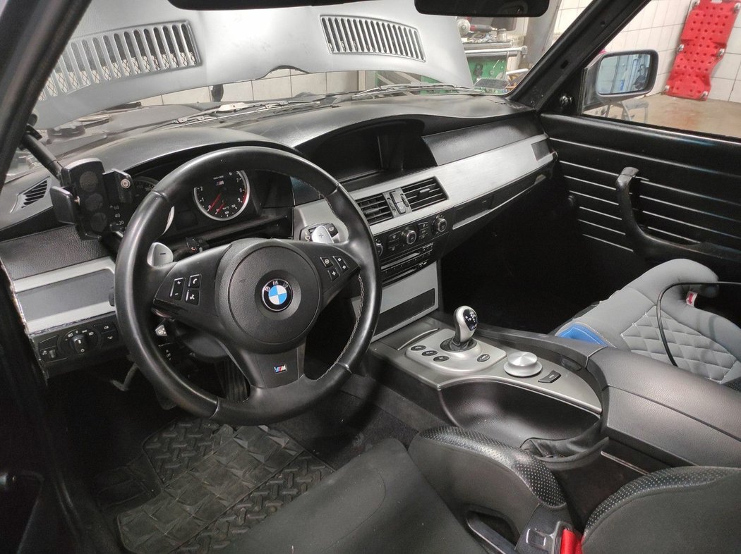 BMW E21 V10