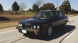 Lepší než policie? Ukradené auto moderátora Top Gearu je zpět díky sociálním sítím Lepší než policie? Ukradené auto moderátora Top Gearu je zpět díky sociálním sítím