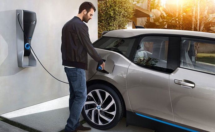 BMW vyvíjí nové rychlonabíjení pro elektromobily