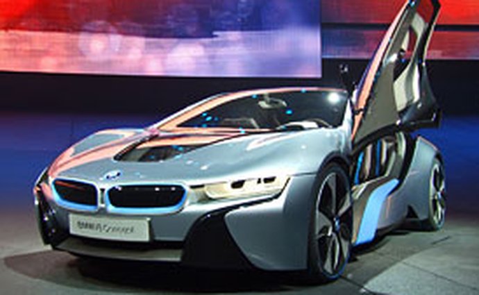 BMW i8: Sportovní plug-in hybrid s tříválcem 1,5 turbo (164 kW, 300 Nm)