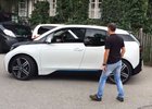 BMW i3 umí zaparkovat samo. Opravdu samo! (video)