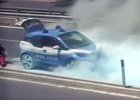 Video: Policejní BMW i3 REX hoří na ulici
