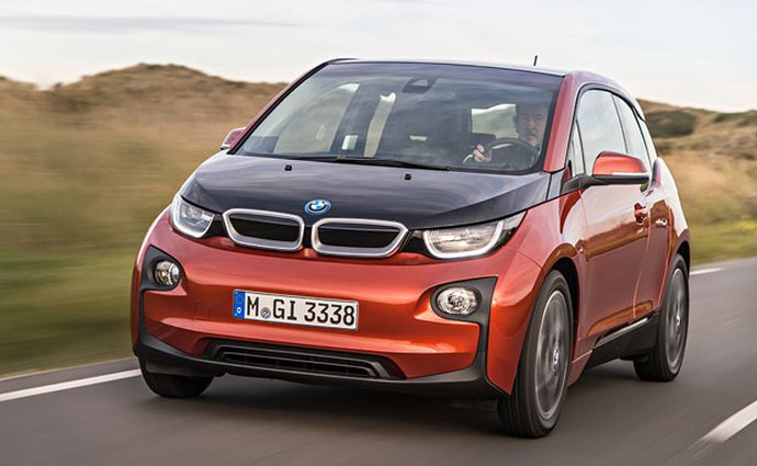 BMW: Nízké ceny paliv škodí elektromobilům, ale ne navždy