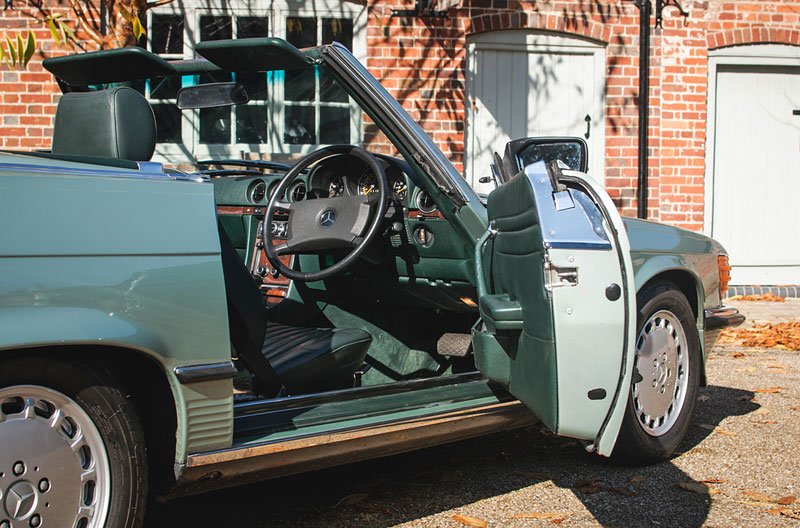 Mercedes-Benz 300SL (R107)