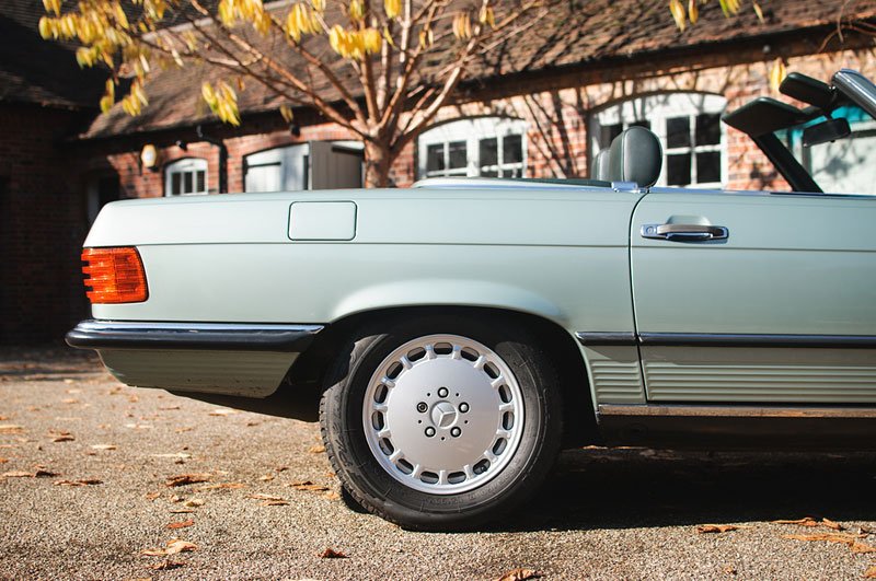 Mercedes-Benz 300SL (R107)