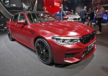 Rudé zjevení ve Frankfurtu: BMW M5 Frozen Red vás rozloží na atomy! Bude jich jenom 400