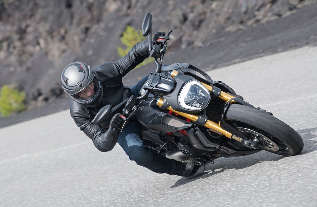 Ducati Diavel 1260 a 1260 S