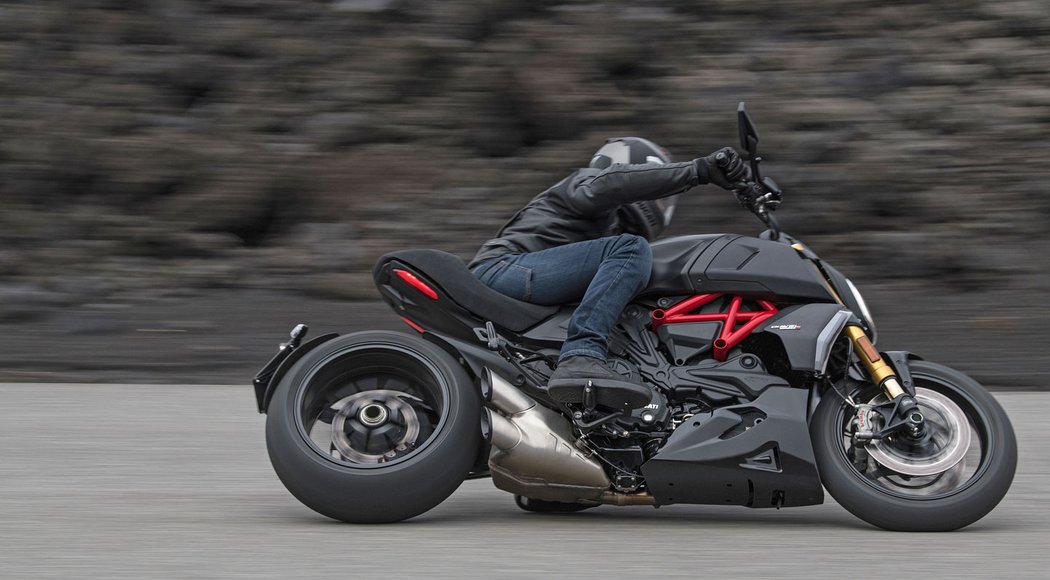 Ducati Diavel 1260 a 1260 S