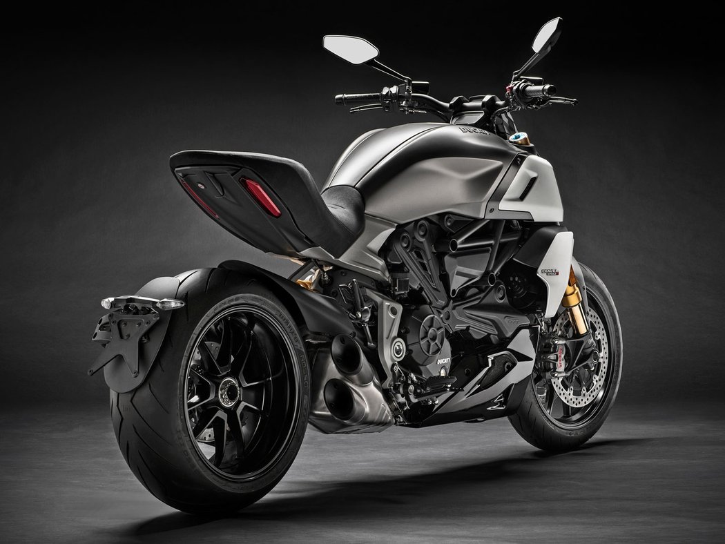 Ducati Diavel 1260 a 1260 S