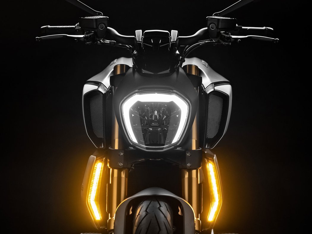 Ducati Diavel 1260 a 1260 S