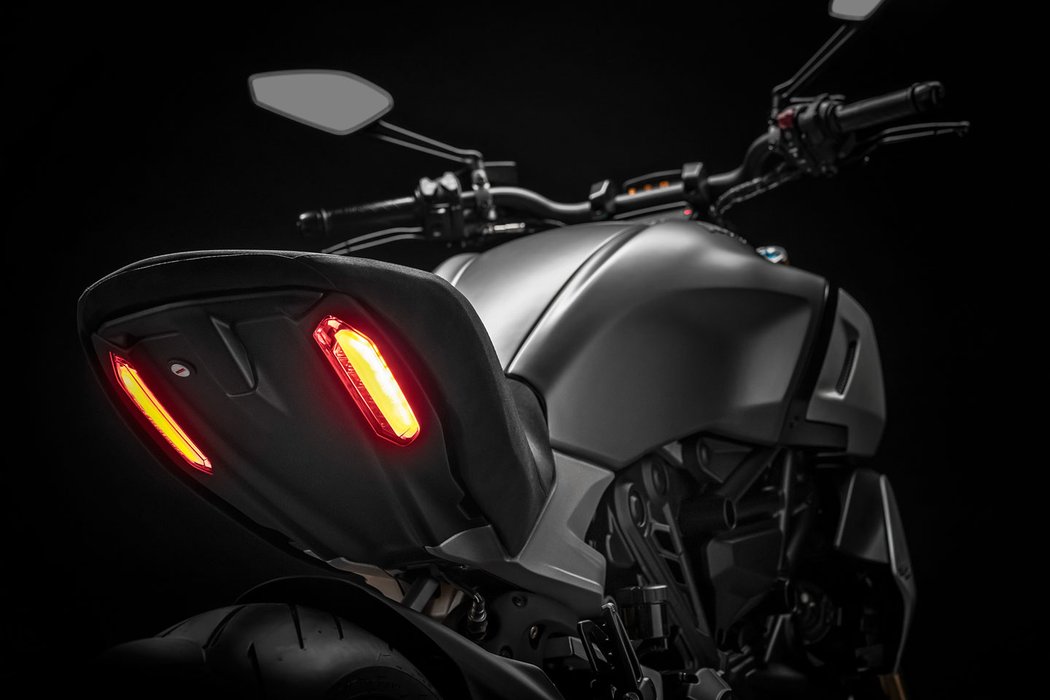 Ducati Diavel 1260 a 1260 S