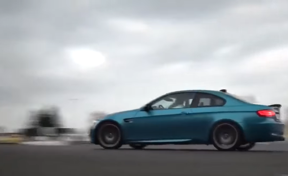 Řidič BMW řádil v Praze. Nebezpečnou jízdou ohrožoval okolí, video pak umístil na sociální síť