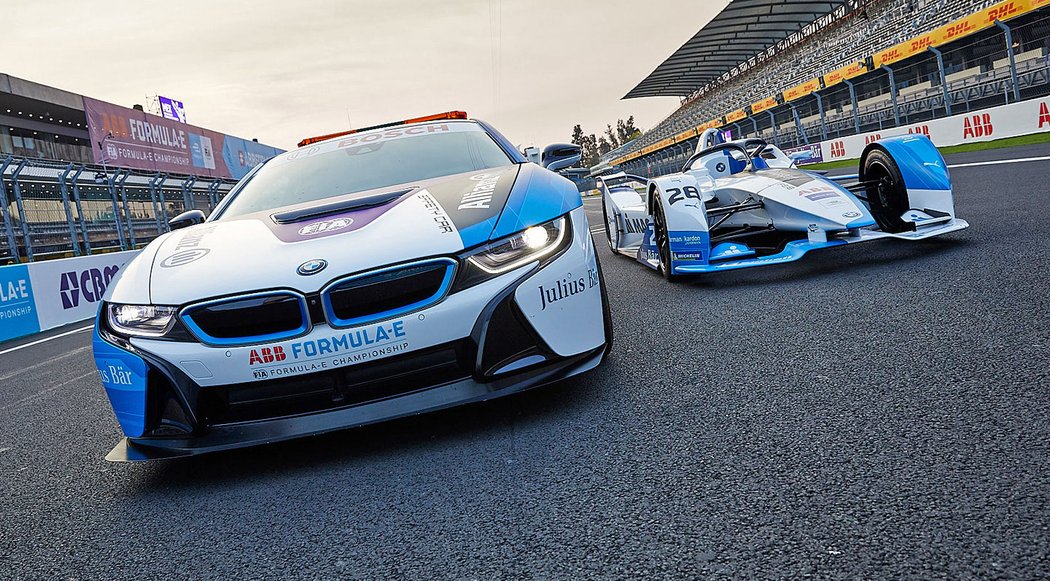 BMW i8 Coupé Safety Car