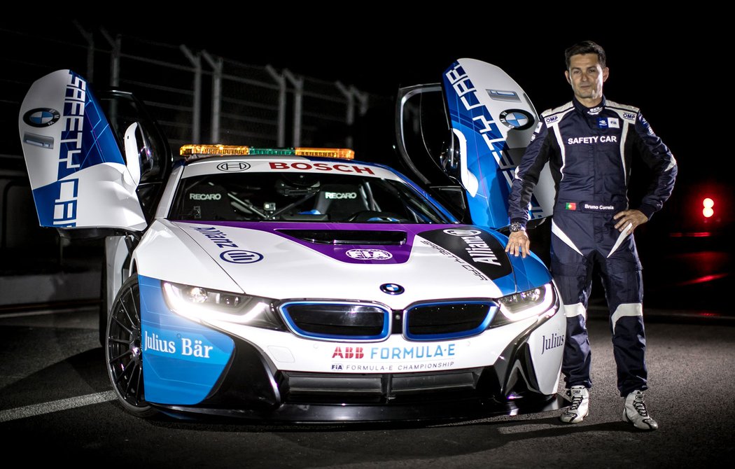 BMW i8 Coupé Safety Car