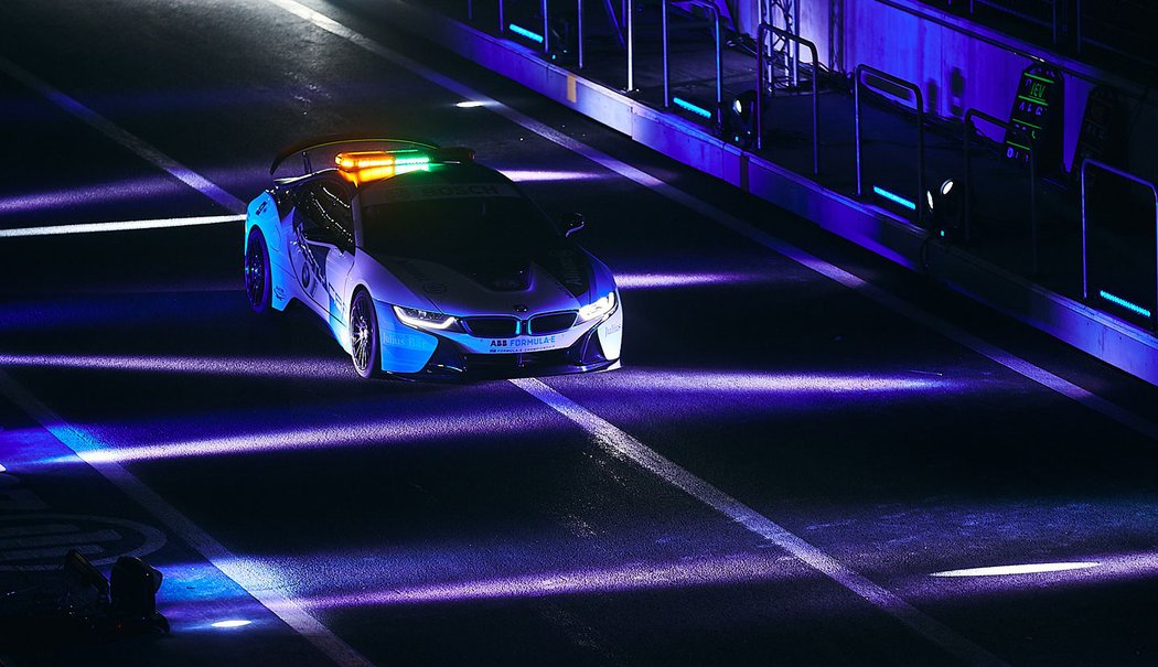 BMW i8 Coupé Safety Car