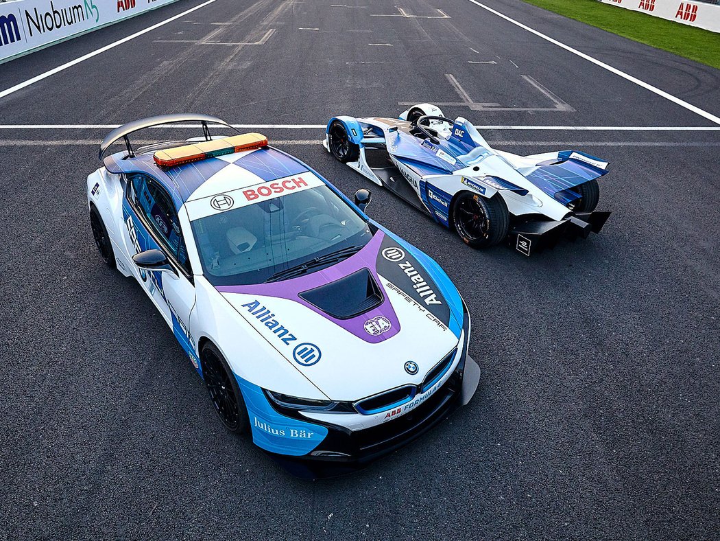 BMW i8 Coupé Safety Car