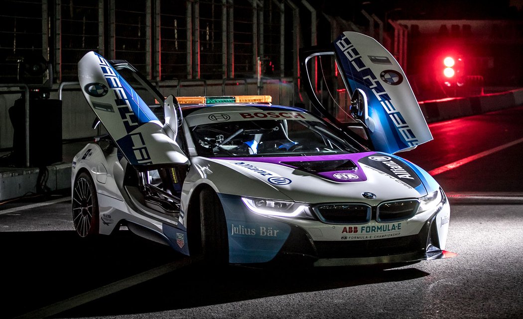 BMW i8 Coupé Safety Car