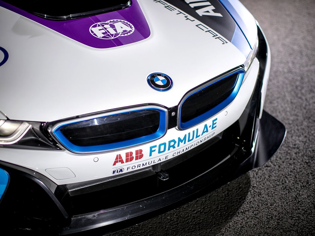 BMW i8 Coupé Safety Car