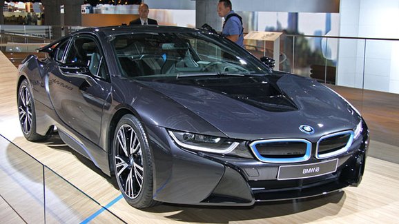 BMW i8: Toto je budoucnost sportovních vozů (+video)