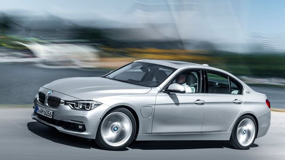 BMW 330e: Plug-in hybridní „trojka“