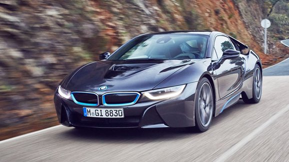 Motor roku 2015: BMW i8 bere (skoro) všechno