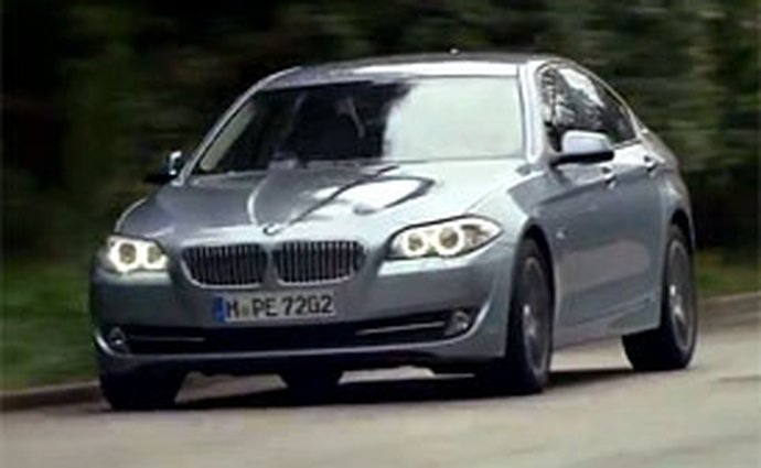 Video: BMW ActiveHybrid 5 - Jízda i statické představení